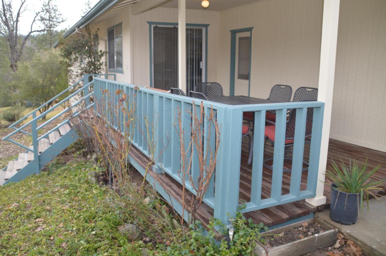 Beautiful 3 Bedroom Home Located Near Yosemite Oakhurst Exterior photo