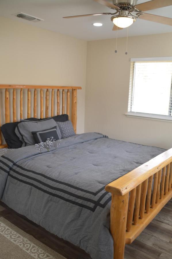 Beautiful 3 Bedroom Home Located Near Yosemite Oakhurst Exterior photo